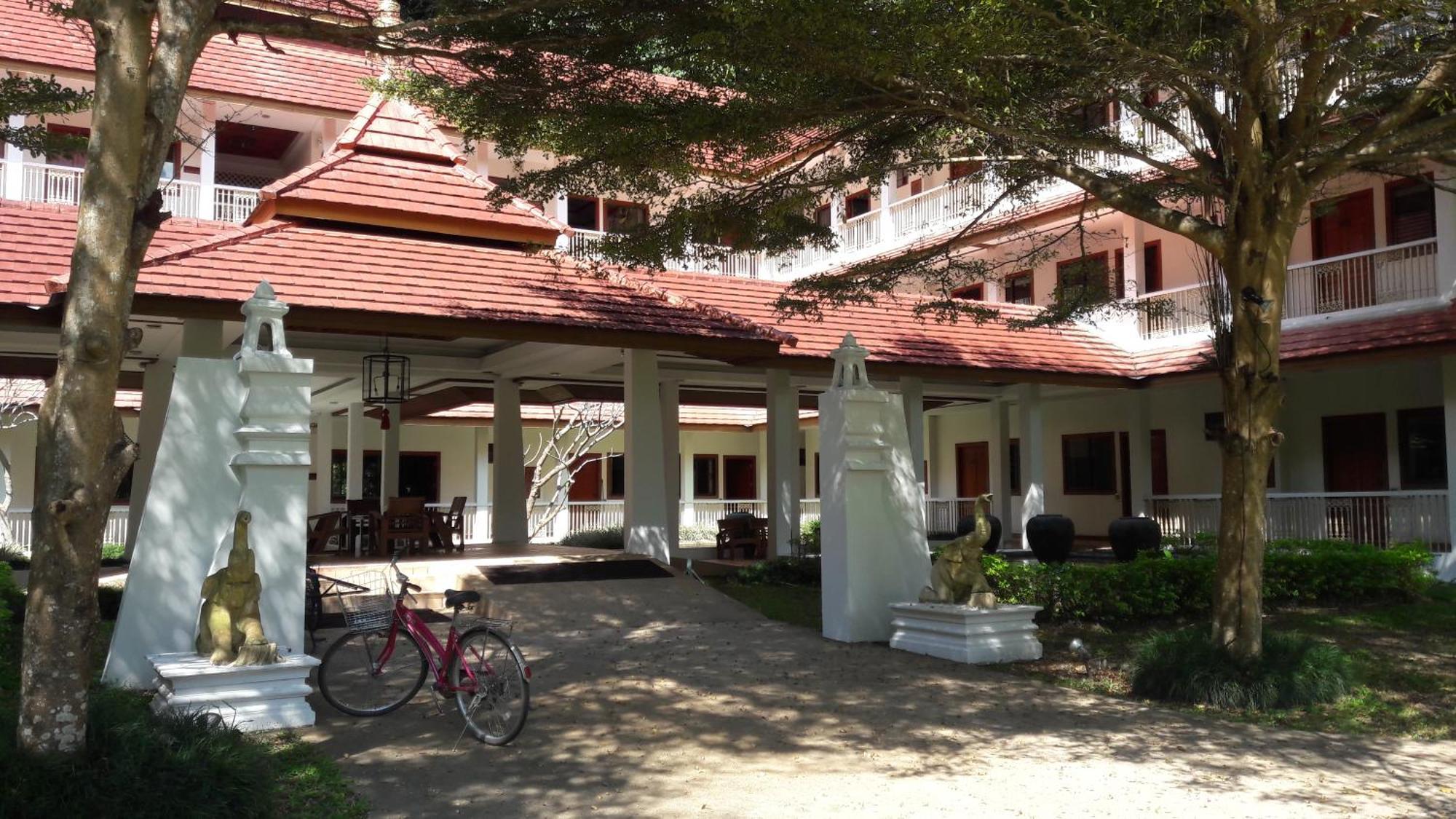 Suan Bua Hotel & Resort Ban Pong  Exterior photo